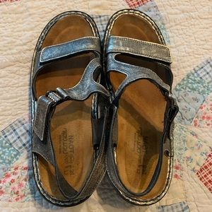 Naot comfort sandal in pewter. Light wear